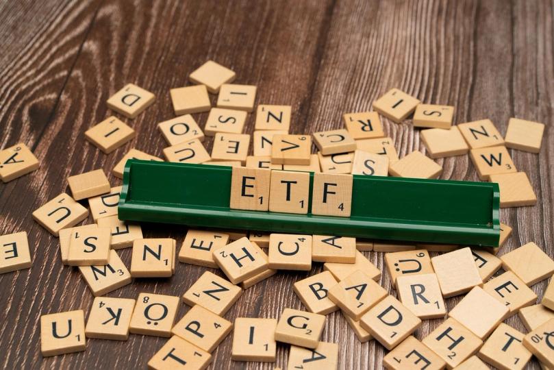 $2.1B in 8 Days of ETF Inflows — and Short-Term Holders Using It as Exit Liquidity